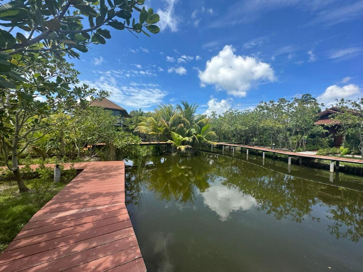 The Beatles Lagoon Chalong Bagian luar foto