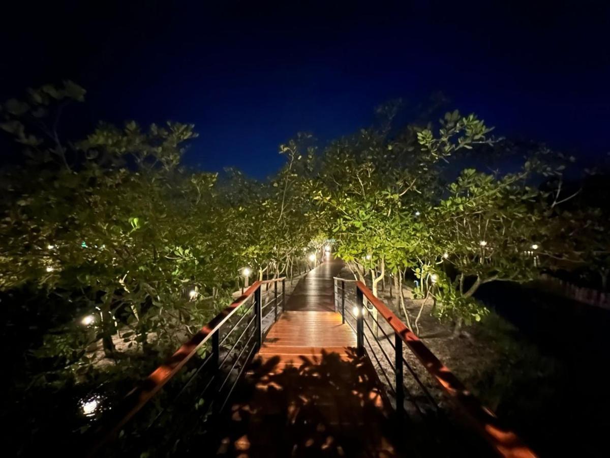 The Beatles Lagoon Chalong Bagian luar foto