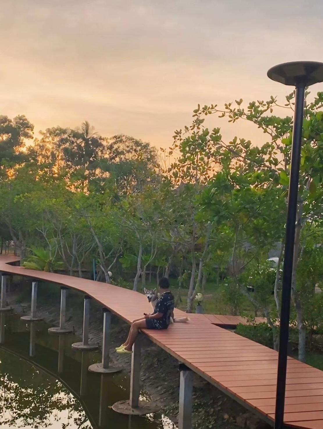 The Beatles Lagoon Chalong Bagian luar foto